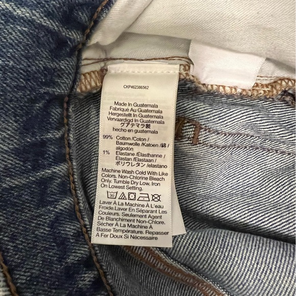 Madewell Perfect Vintage Straight Jean in Kingsbury Wash: Knee-Rip Edition - 28 - Picture 10 of 12